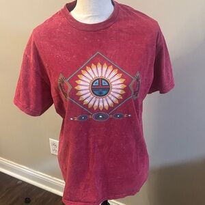 Gildan vintage Native American design Red Graphic T-Shirt size M